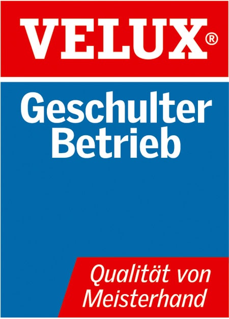 Logo von VELUX mit Text "Geschulter Betrieb" und "Qualität von Meisterhand", rot-blaues Farbschema.